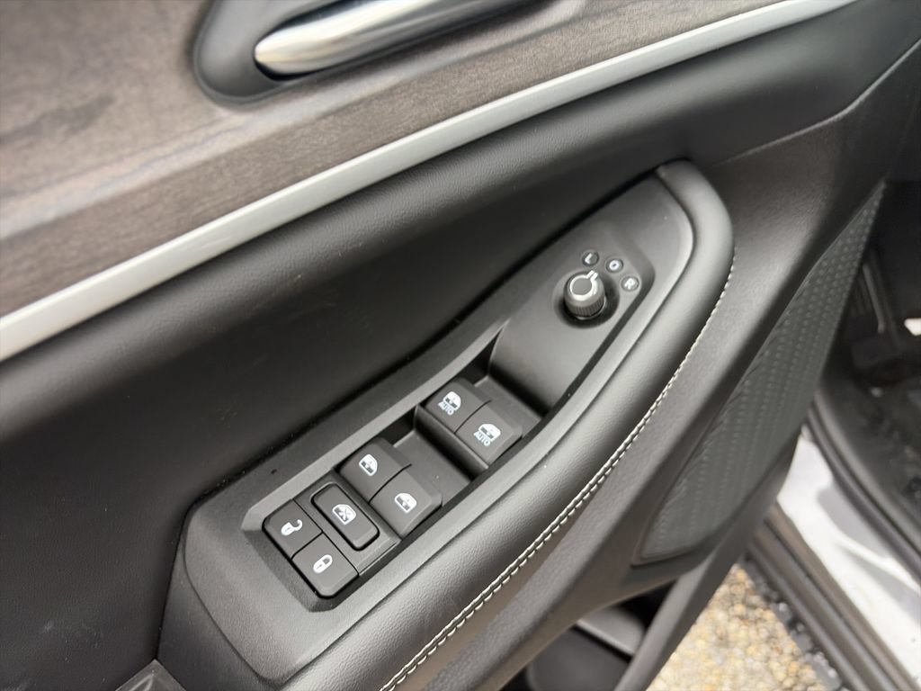 New 2026 Jeep Grand Cherokee Altitude RWD image 18