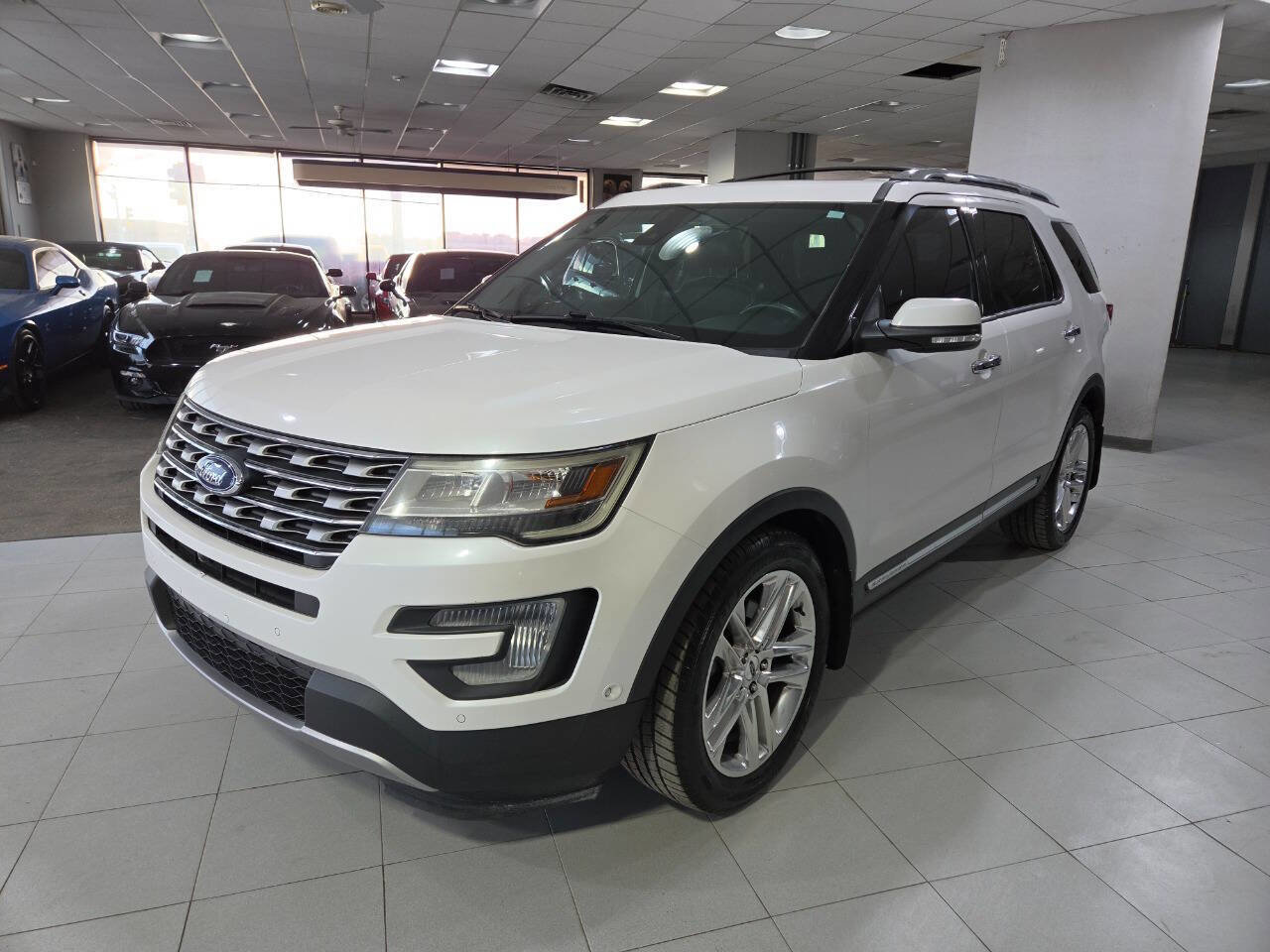 Used 2017 Ford Explorer Limited FWD image 3