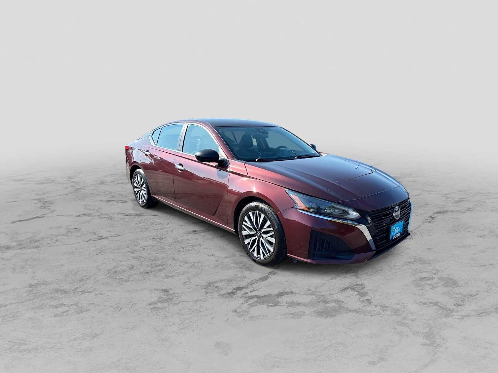 Used 2024 Nissan Altima 2.5 SV FWD image 2
