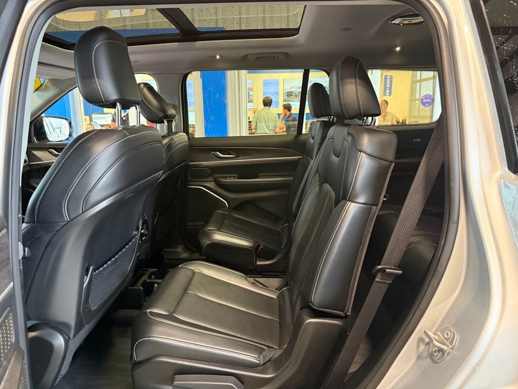 Used 2021 Jeep Grand Cherokee L Limited RWD image 12