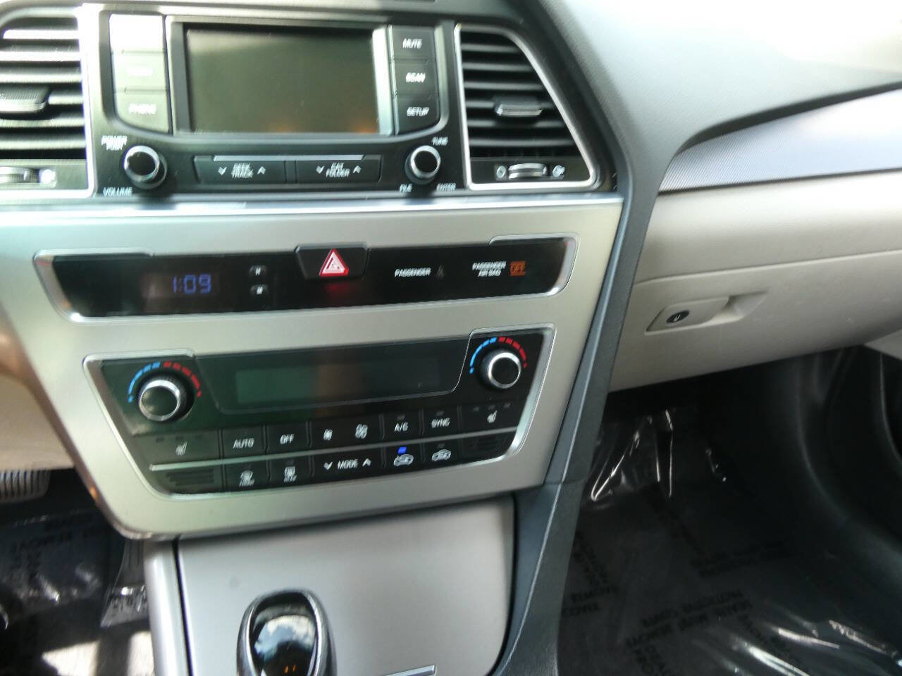 Used 2015 Hyundai Sonata Sport w/ Option Group 03 FWD image 12