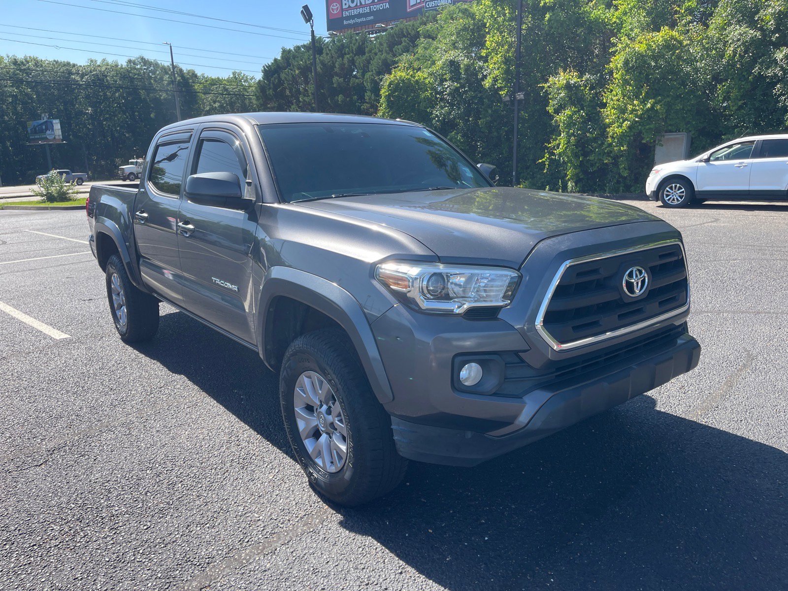 Used 2017 Toyota Tacoma SR5 w/ Tow Package RWD image 1