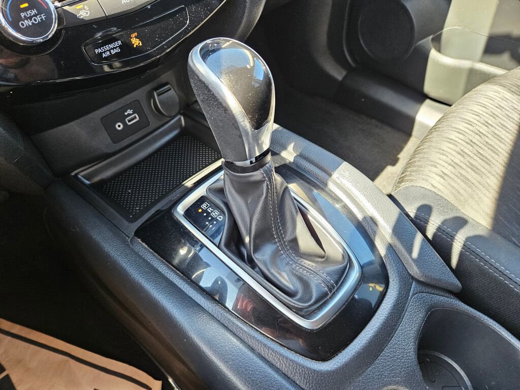 Used 2018 Nissan Rogue SV image 24