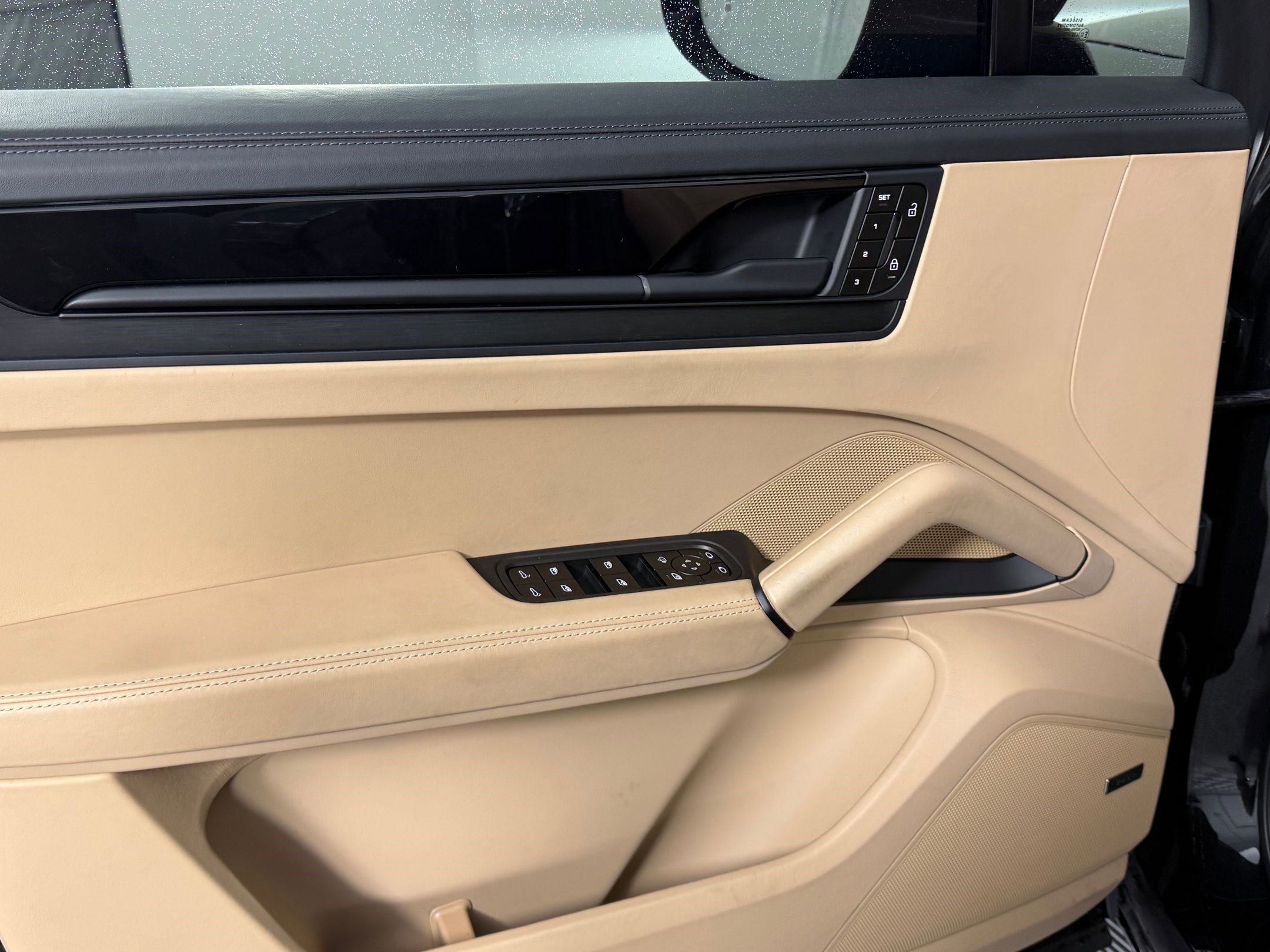 Used 2025 Porsche Cayenne GTS image 13