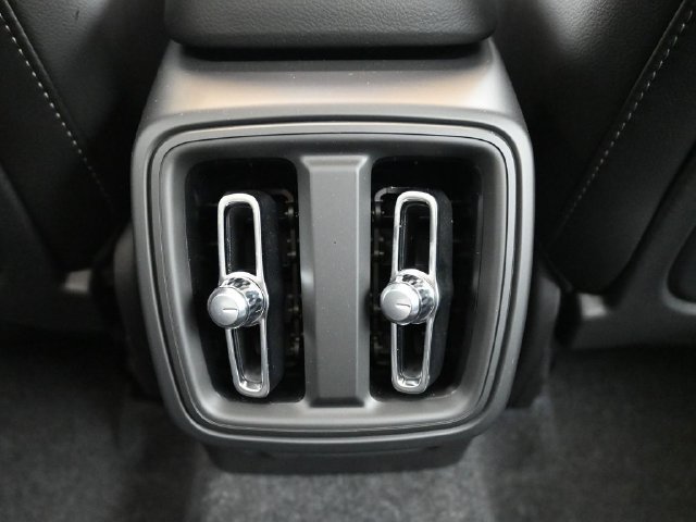 New 2026 Volvo XC40 B5 Ultra w/ Protection Package Premier AWD/4WD image 21