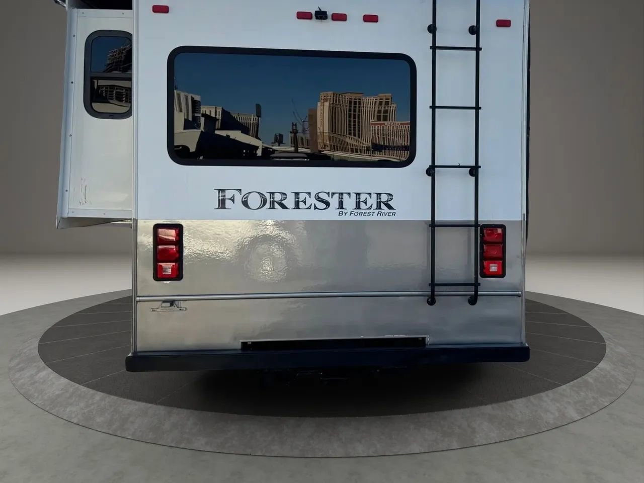 Used 2015 Ford E-450 and Econoline 450 Super Duty w/ Motorhome Prep Package image 6