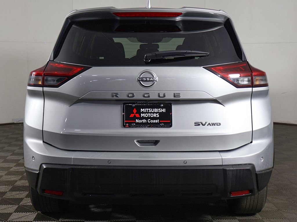 Used 2024 Nissan Rogue SV image 10
