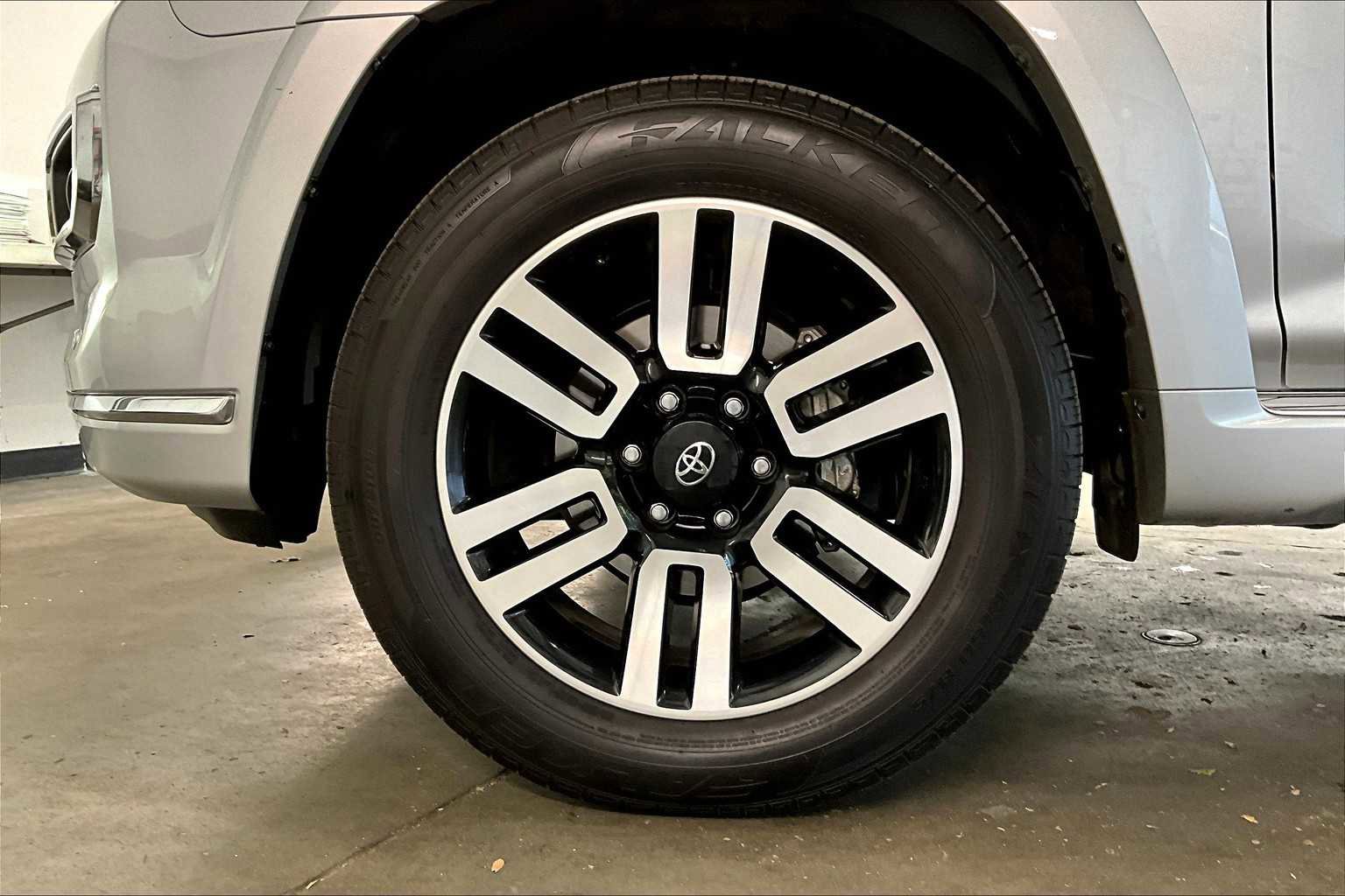Used 2023 Toyota 4Runner Limited image 12