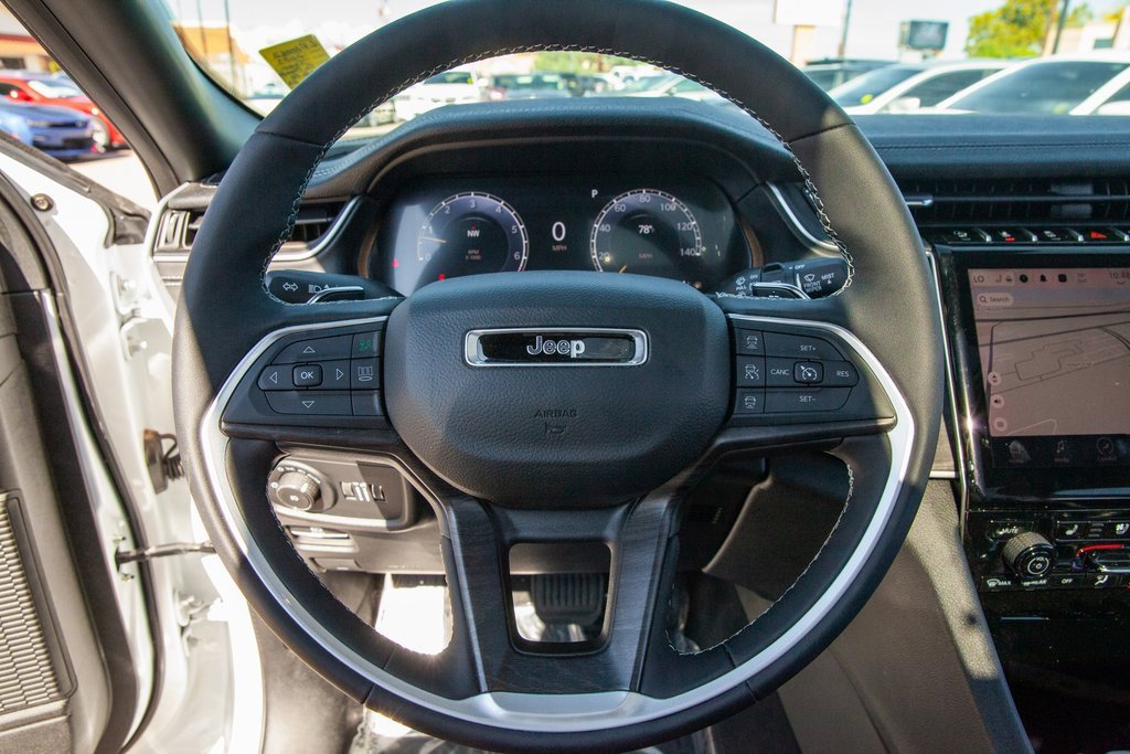 Used 2025 Jeep Grand Cherokee Limited w/ Luxury Tech Group II image 17