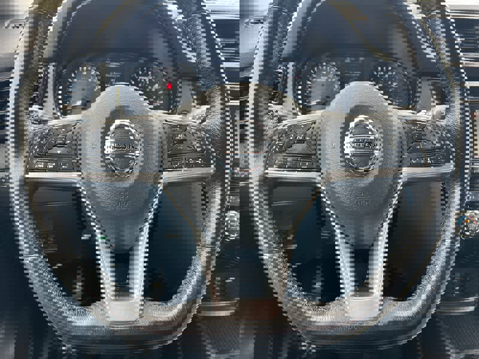 Used 2017 Nissan Rogue SV image 24