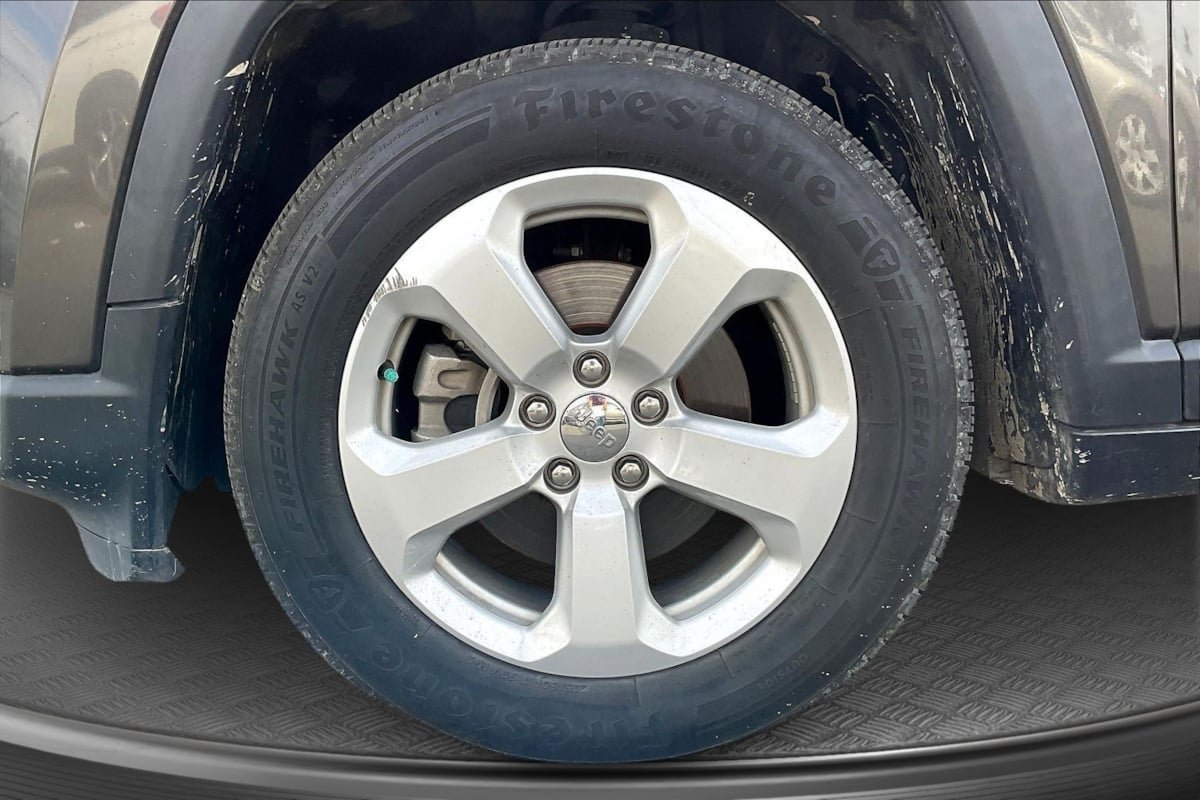 Used 2019 Jeep Compass Latitude w/ Popular Equipment Group FWD image 9
