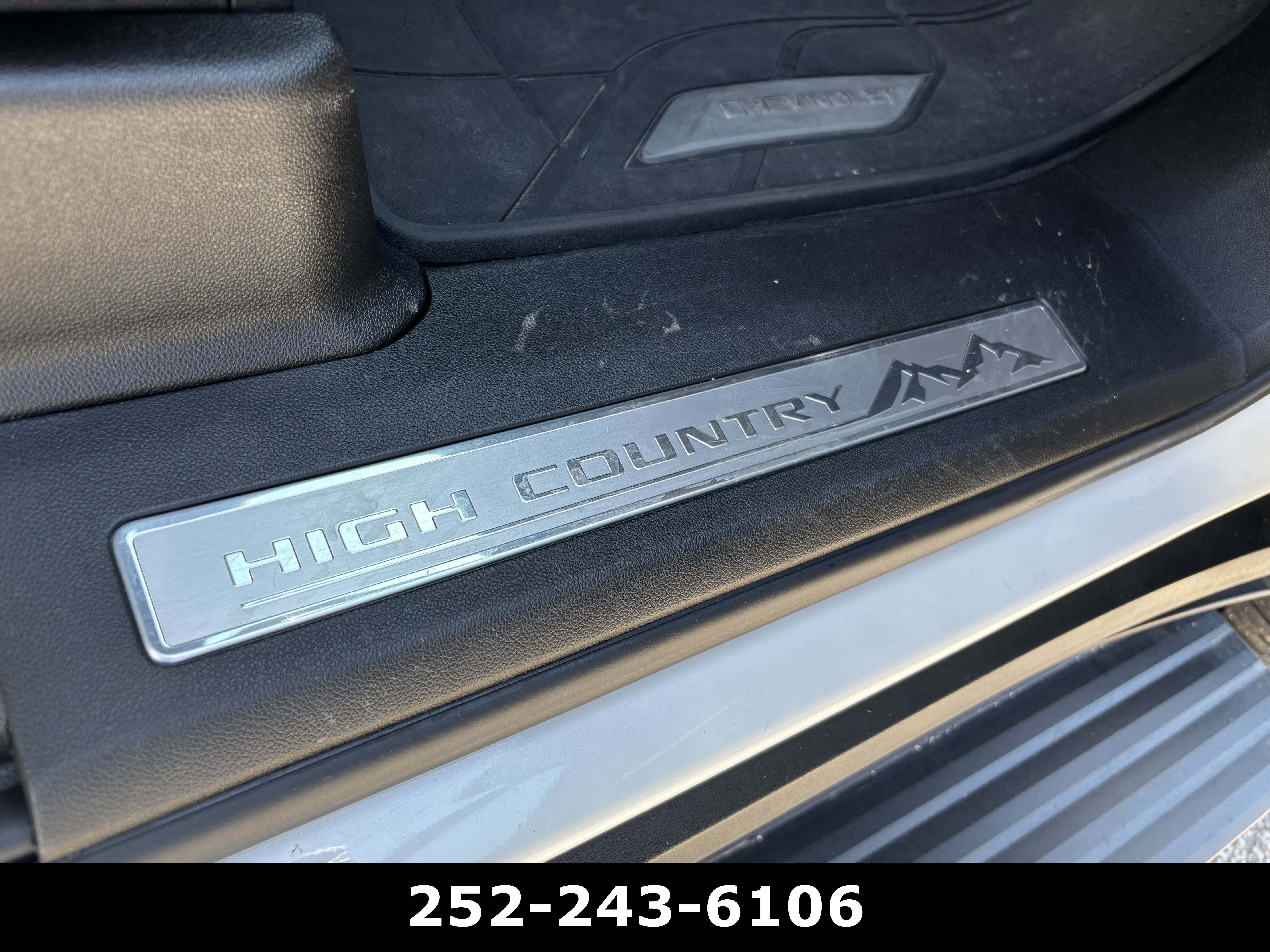 Used 2025 Chevrolet Tahoe High Country AWD/4WD image 15