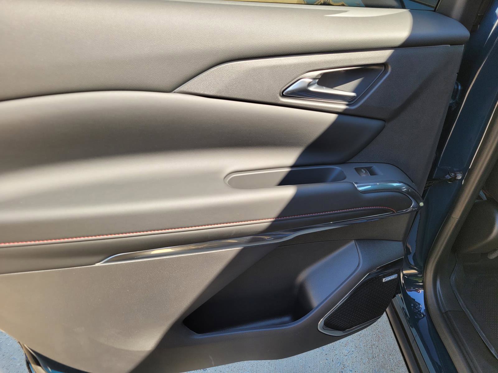 New 2027 Chevrolet Traverse RS w/ LPO, Floor Liner Package FWD image 9