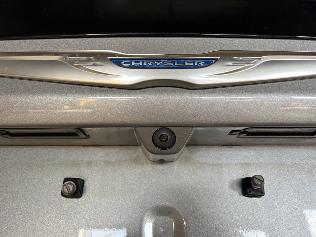 Used 2017 Chrysler Pacifica Touring-L image 12