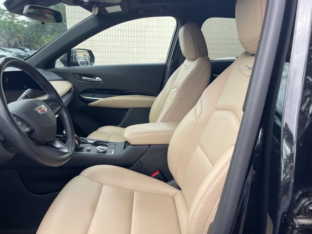 Used 2024 Cadillac XT4 Luxury w/ Cold Weather Package AWD/4WD image 12