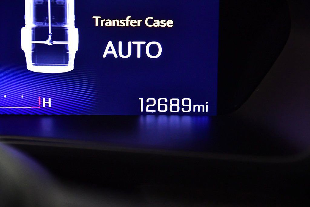 Used 2024 Chevrolet Colorado Trail Boss w/ Technology Package image 18