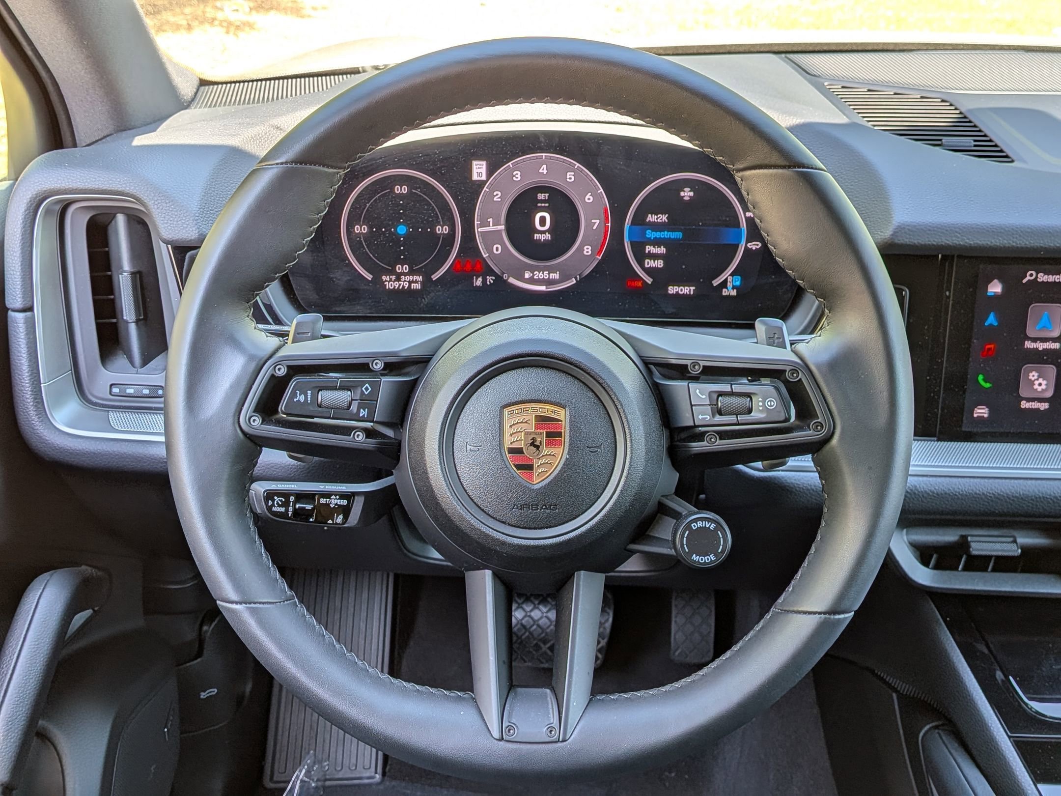 Used 2025 Porsche Cayenne AWD/4WD image 17