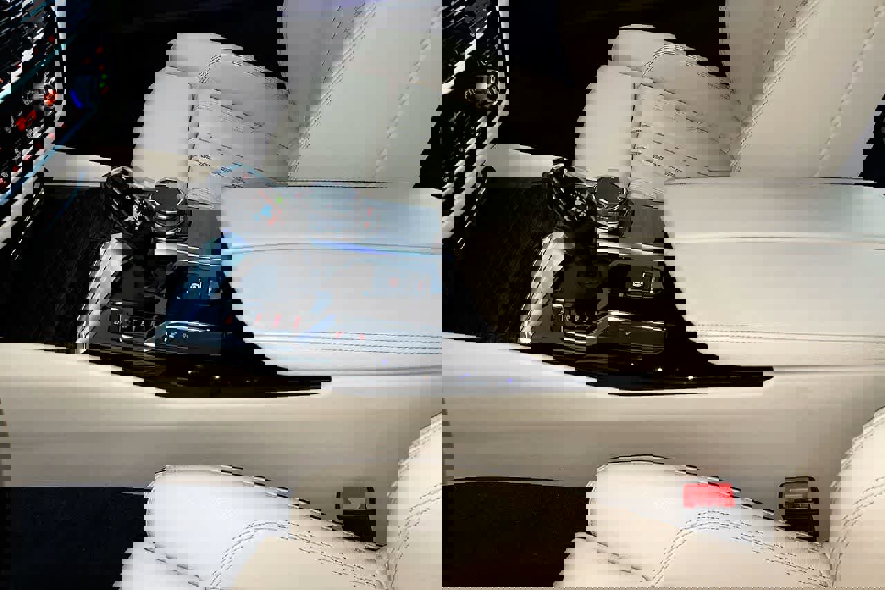 Used 2020 BMW 540i xDrive w/ Premium Package image 19