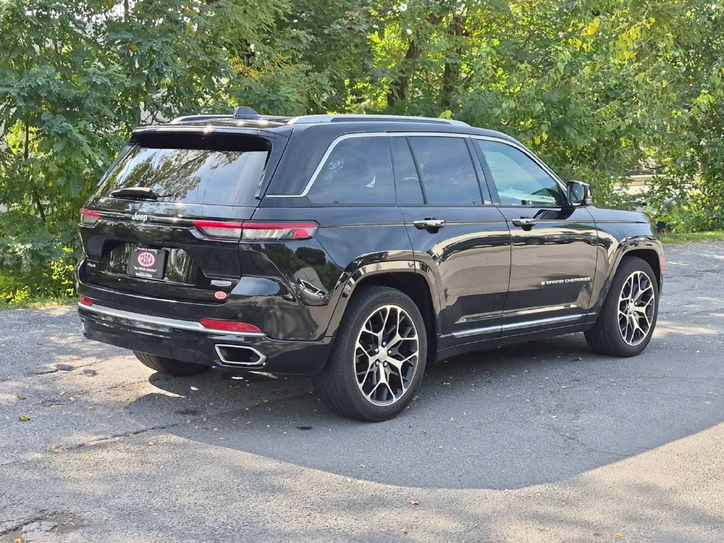 Used 2022 Jeep Grand Cherokee Summit AWD/4WD image 3