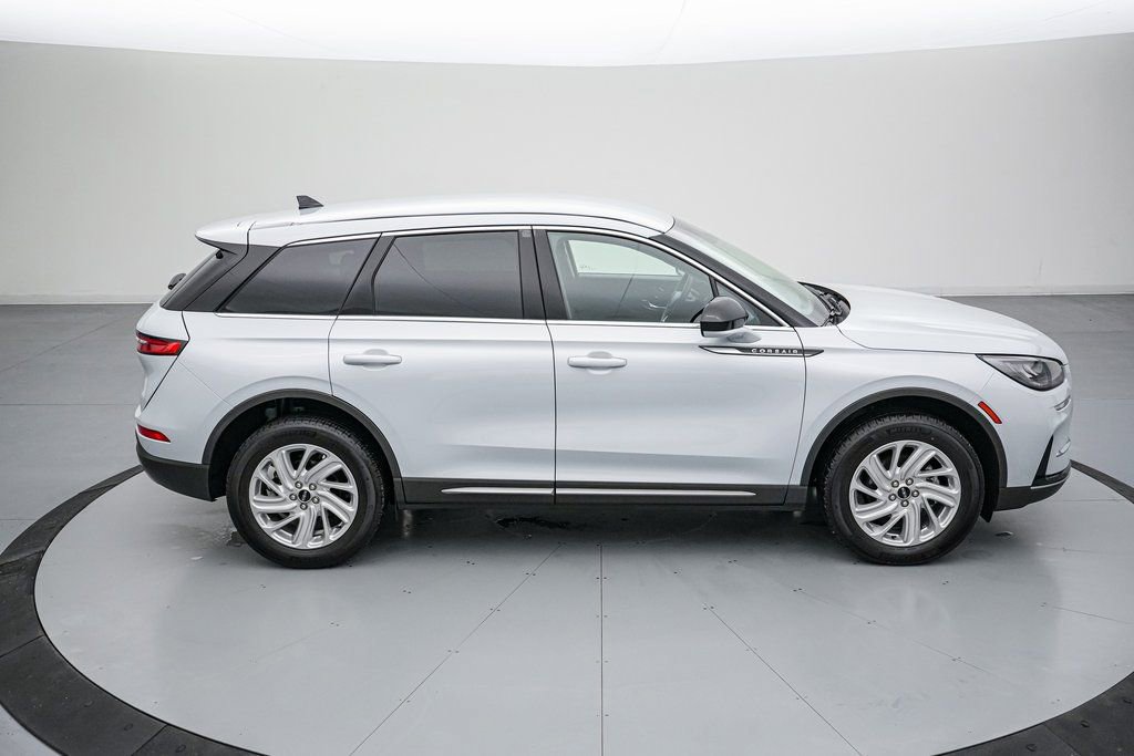 Used 2025 Lincoln Corsair AWD image 4