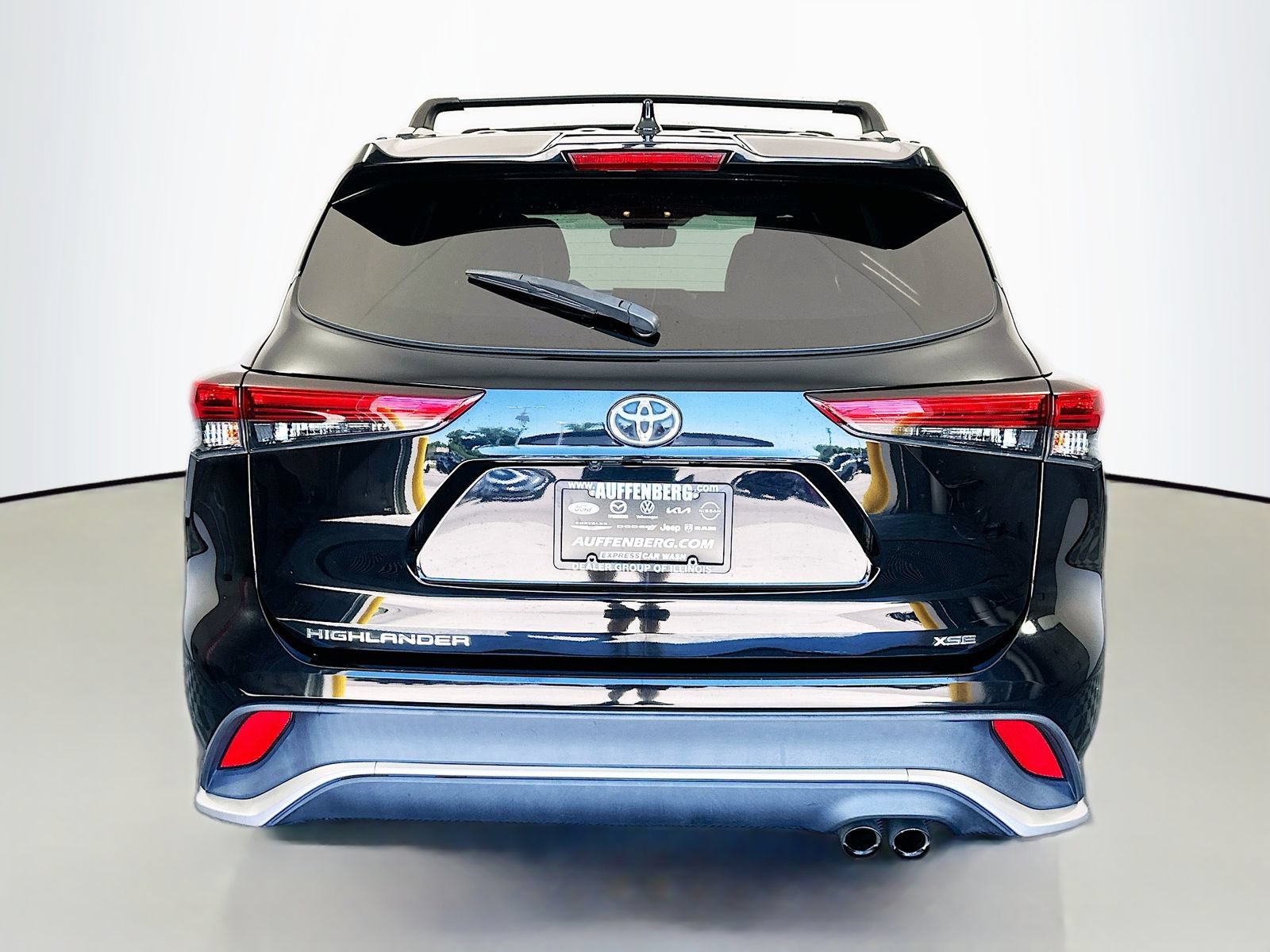 Used 2021 Toyota Highlander XSE FWD image 6