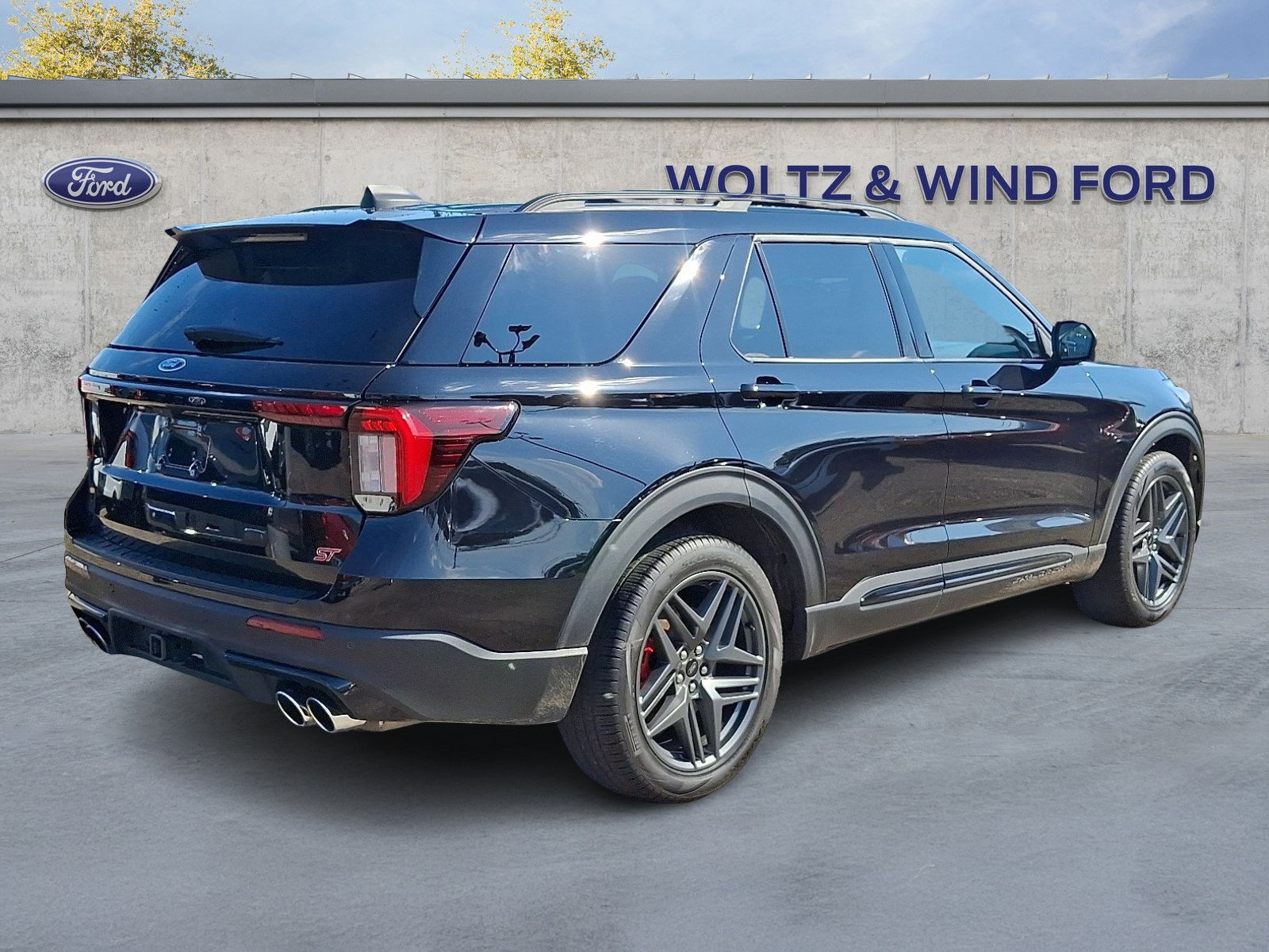 Used 2025 Ford Explorer ST image 6