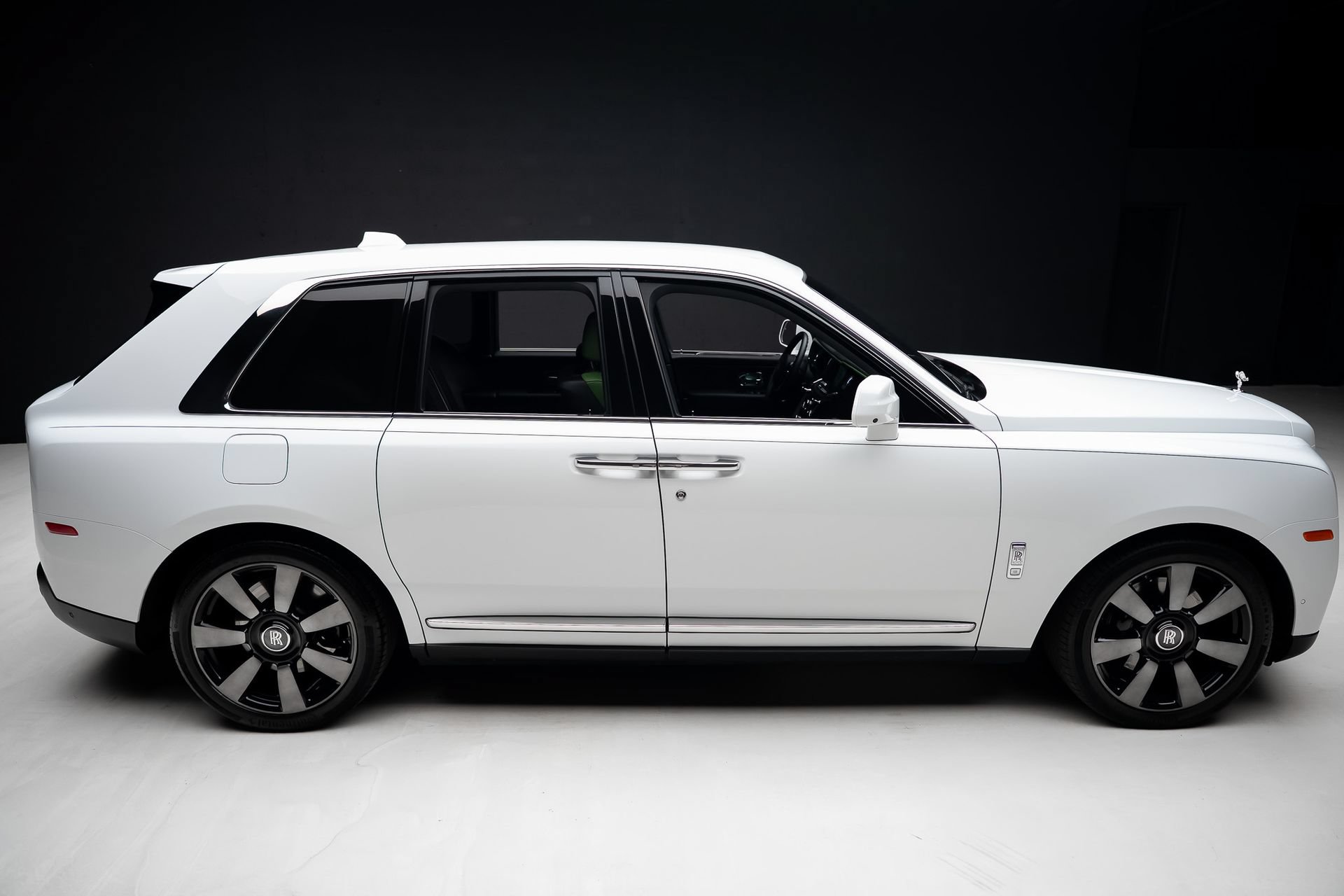 Used 2024 Rolls-Royce Cullinan w/ Cullinan Package AWD/4WD image 36