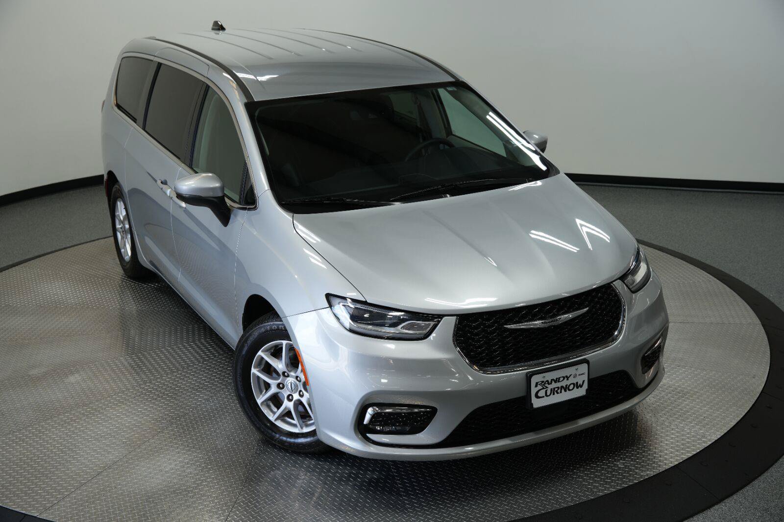 Used 2023 Chrysler Pacifica Touring-L FWD image 45