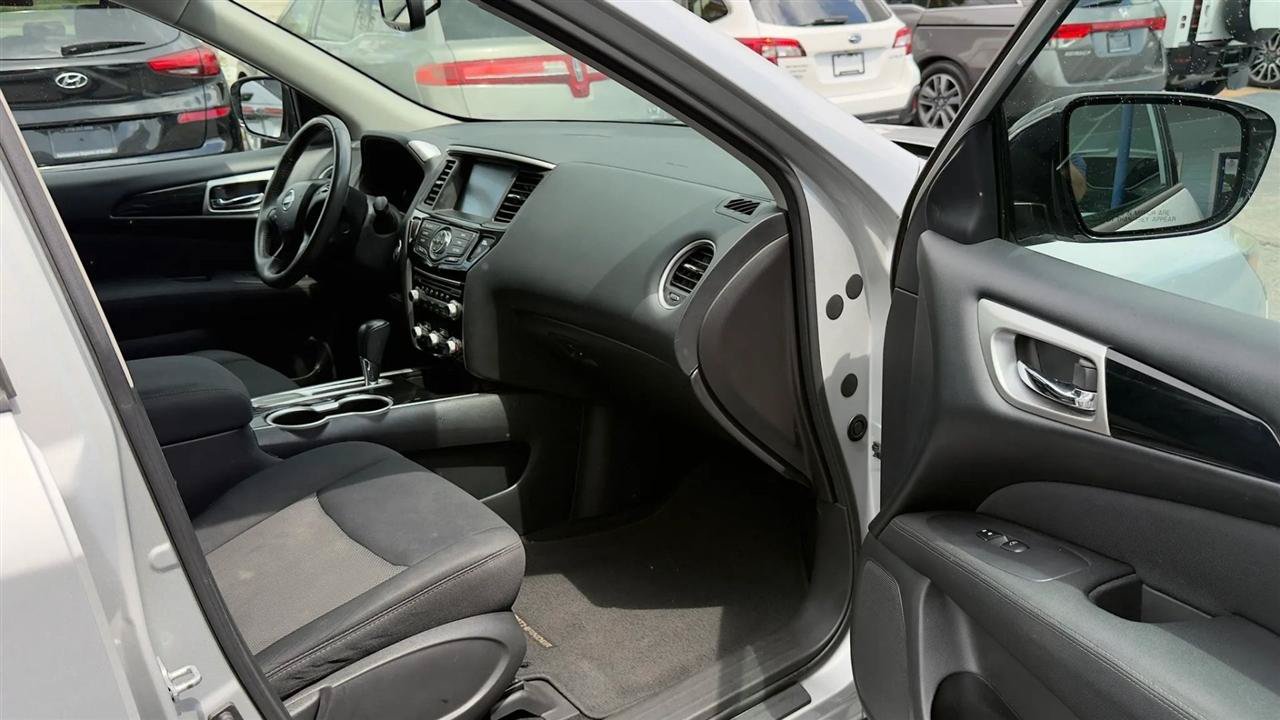 Used 2017 Nissan Pathfinder SV FWD image 10