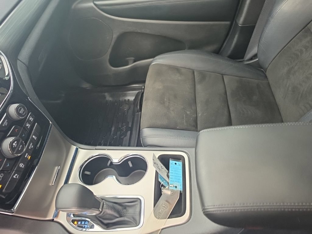 Used 2019 Jeep Grand Cherokee Altitude AWD/4WD image 23