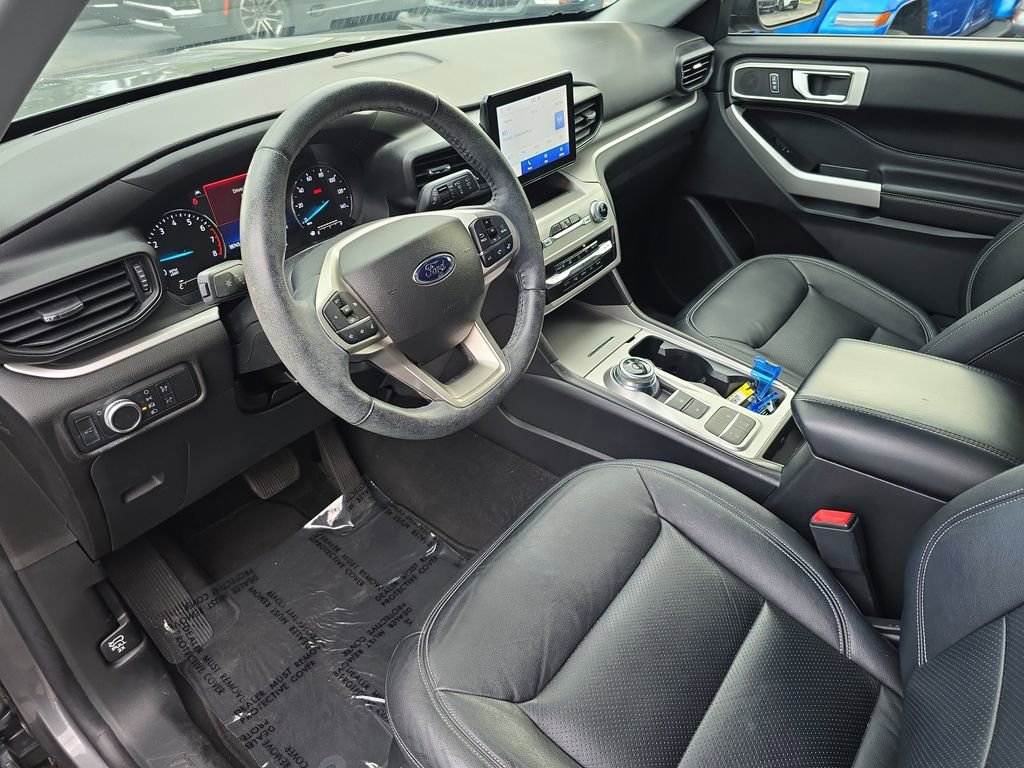Used 2022 Ford Explorer XLT image 18