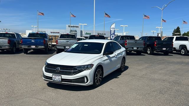 Used 2022 Volkswagen Jetta Sport image 8