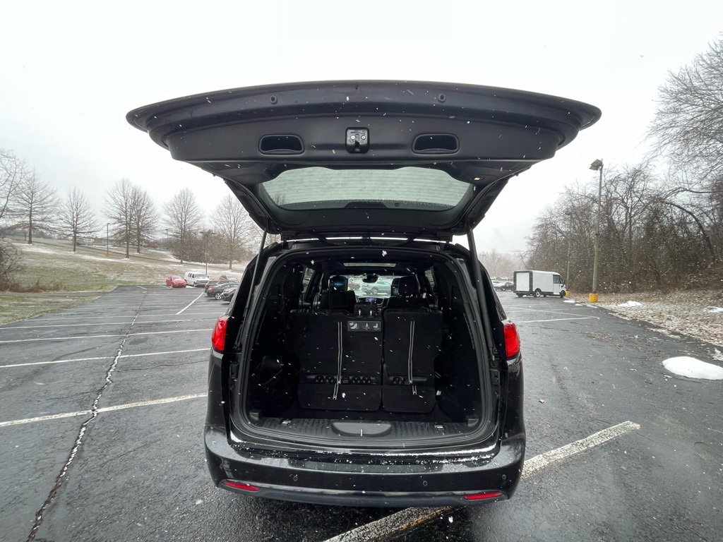 Used 2019 Chrysler Pacifica Touring-L Plus w/ Advanced Safetytec Group image 21