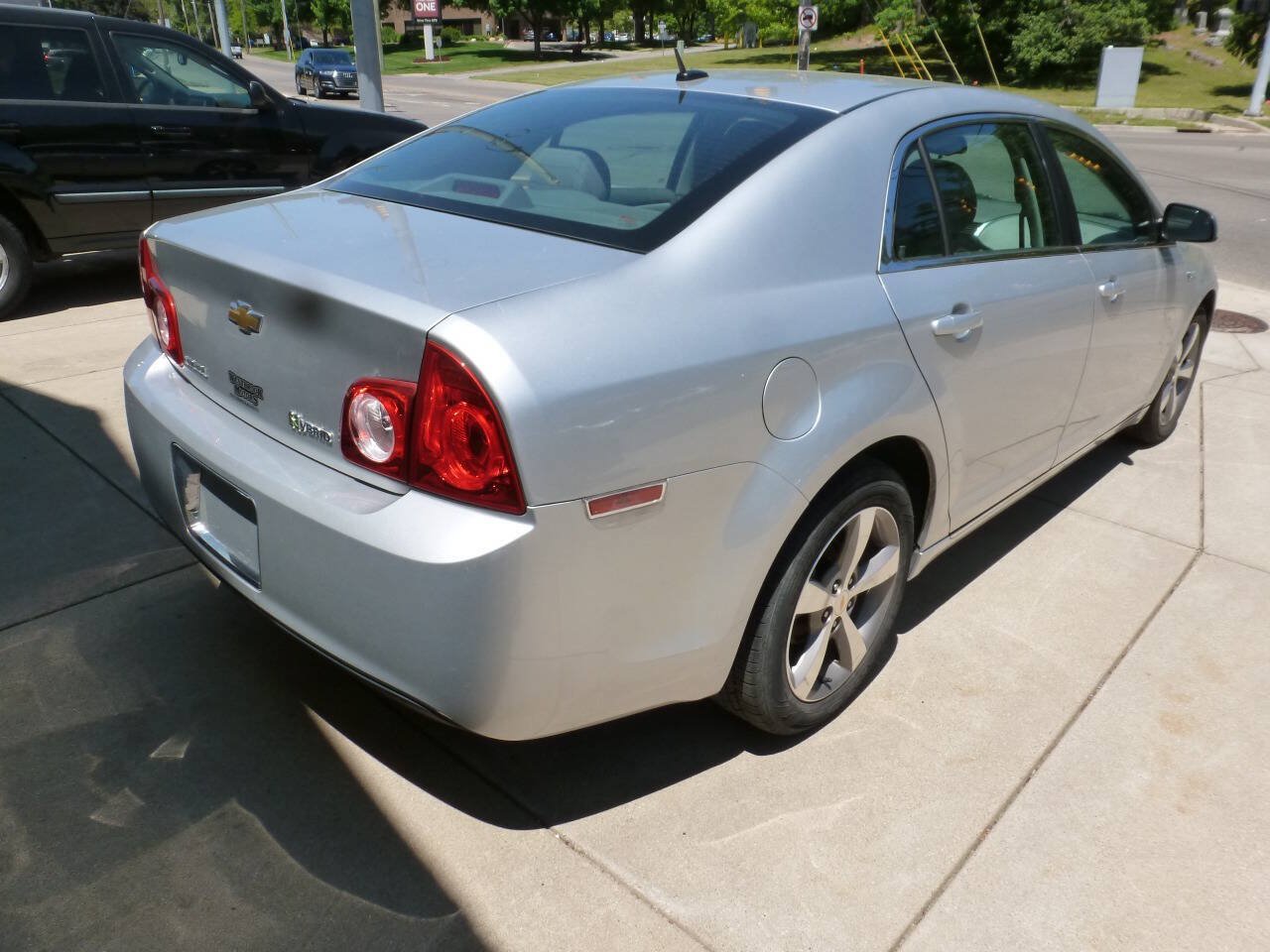 Used 2010 Chevrolet Malibu Hybrid FWD image 2