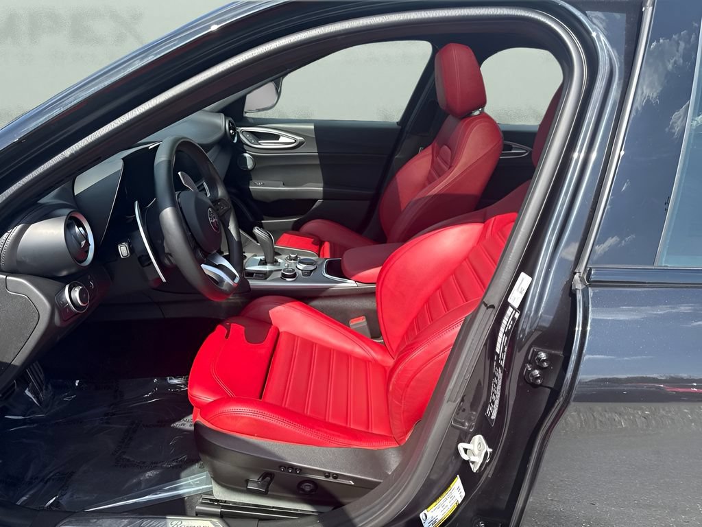 Used 2024 Alfa Romeo Giulia Veloce RWD image 9