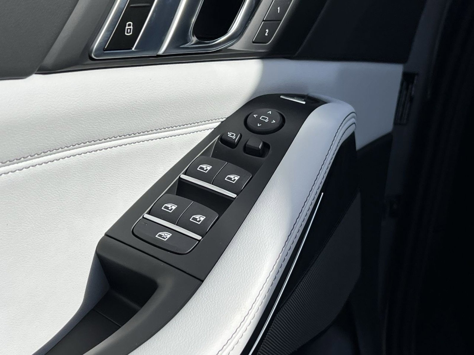 New 2026 BMW X5 xDrive40i w/ Premium Package image 12