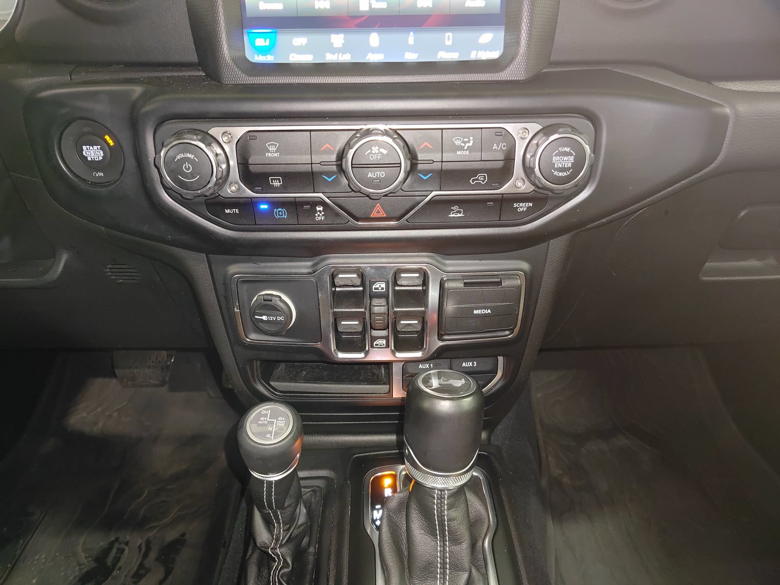 Used 2022 Jeep Wrangler Unlimited Sahara AWD/4WD image 24