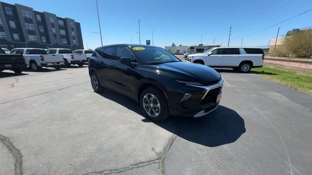 Used 2025 Chevrolet Blazer LT AWD/4WD image 2