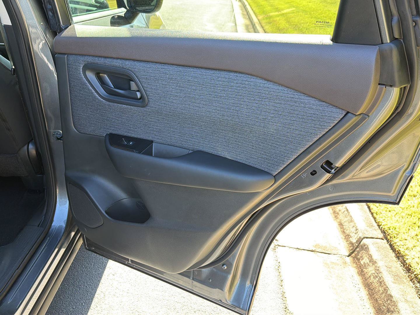 Used 2023 Nissan Rogue S AWD/4WD image 14