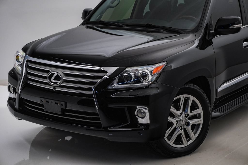 Used 2013 Lexus LX 570 4WD w/ Luxury Pkg image 4