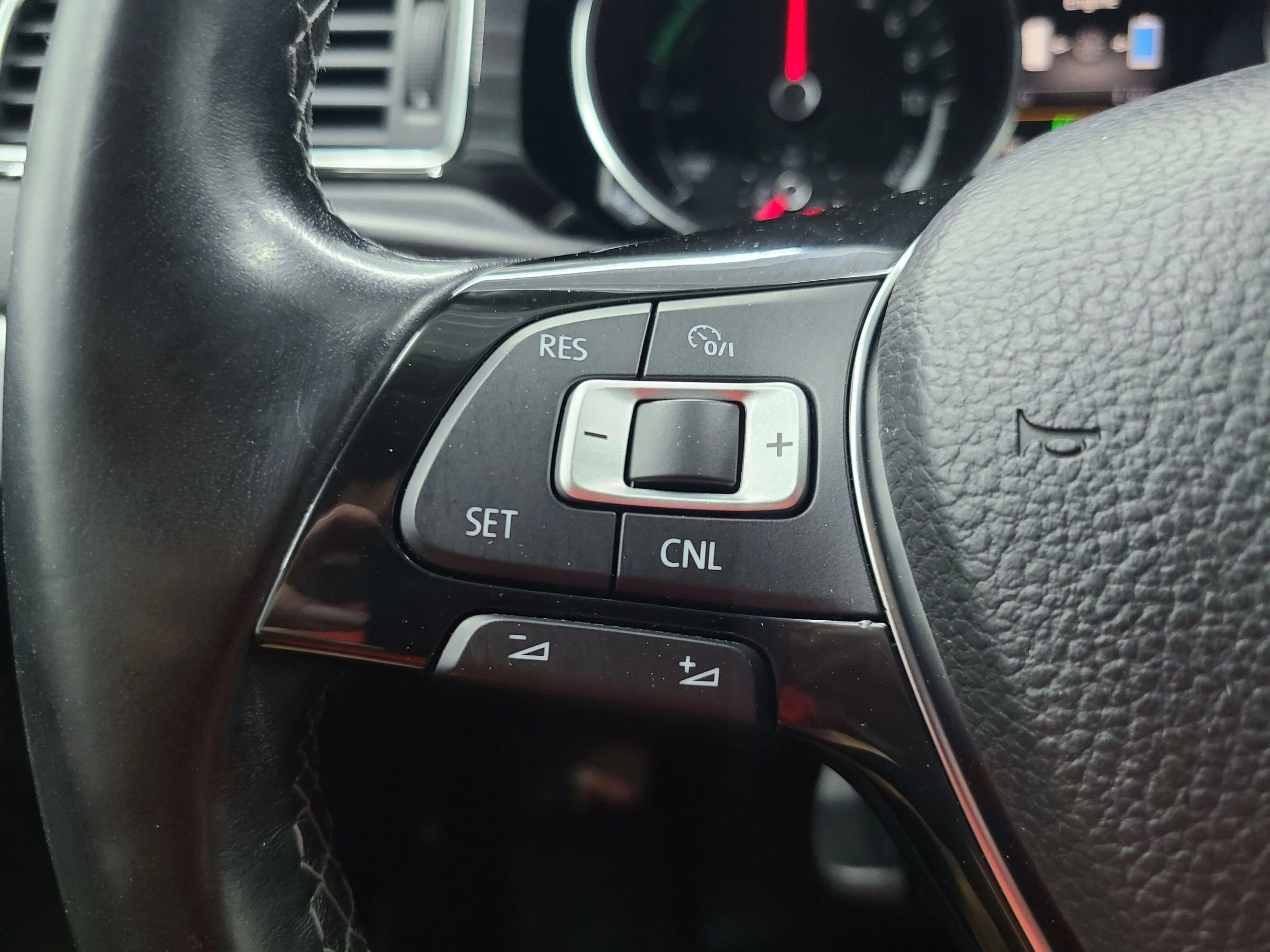 Used 2016 Volkswagen Jetta SEL Premium image 31