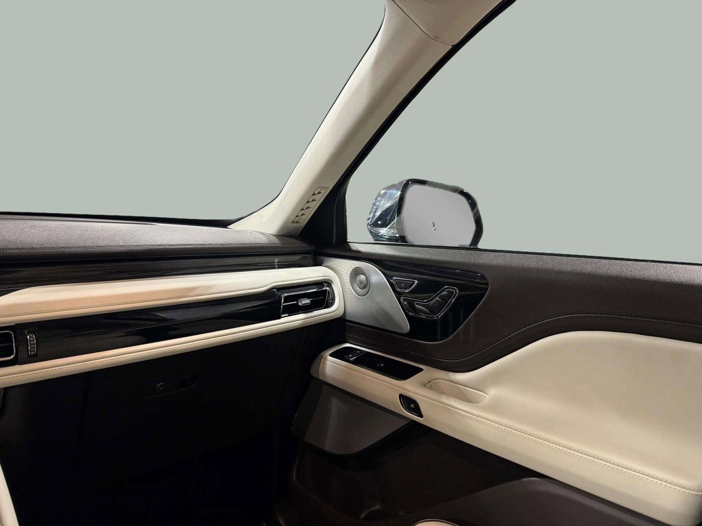 Used 2022 Lincoln Aviator Black Label w/ Class IV Trailer Tow Package image 23