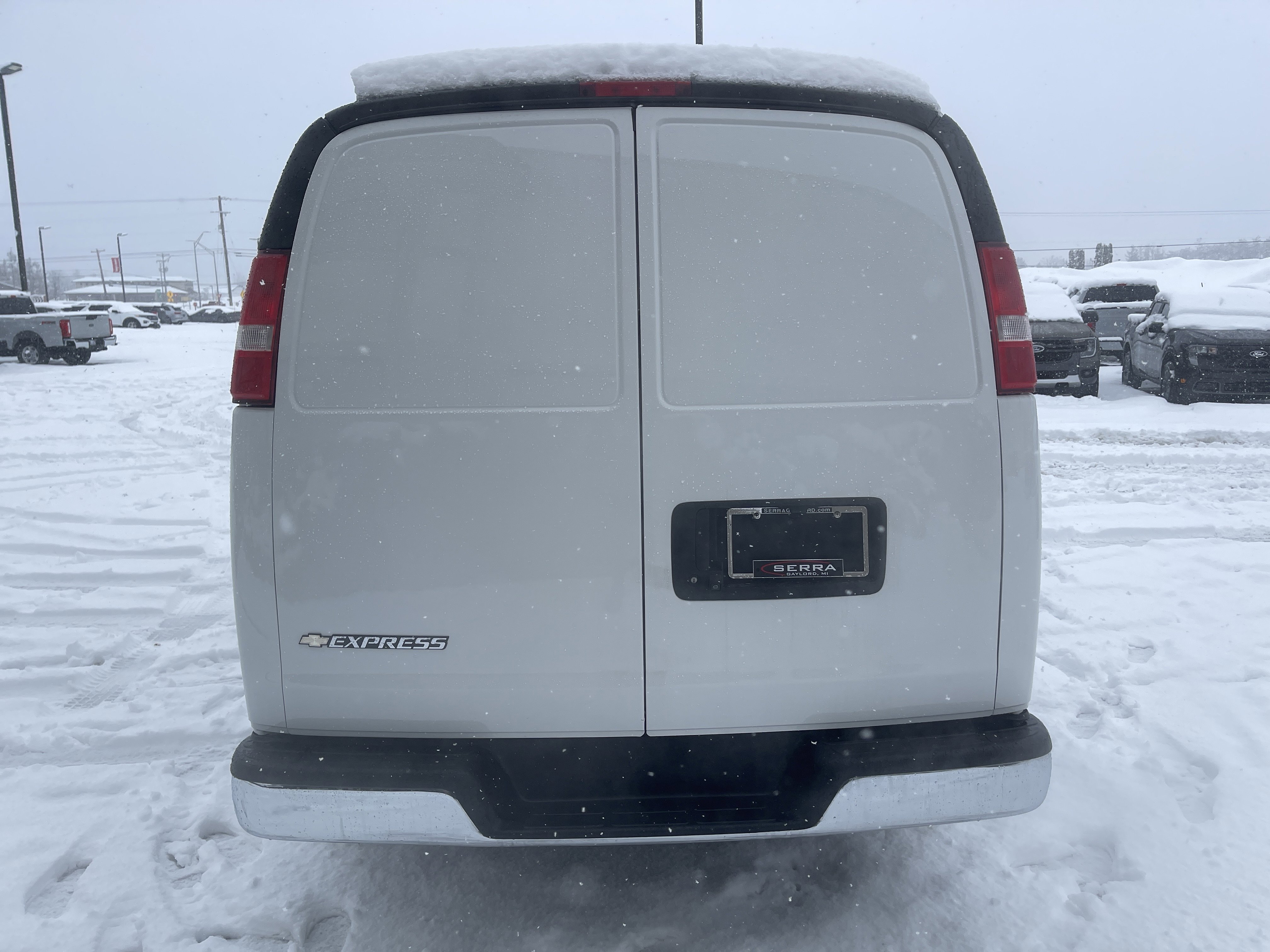 Used 2019 Chevrolet Express 2500 image 4
