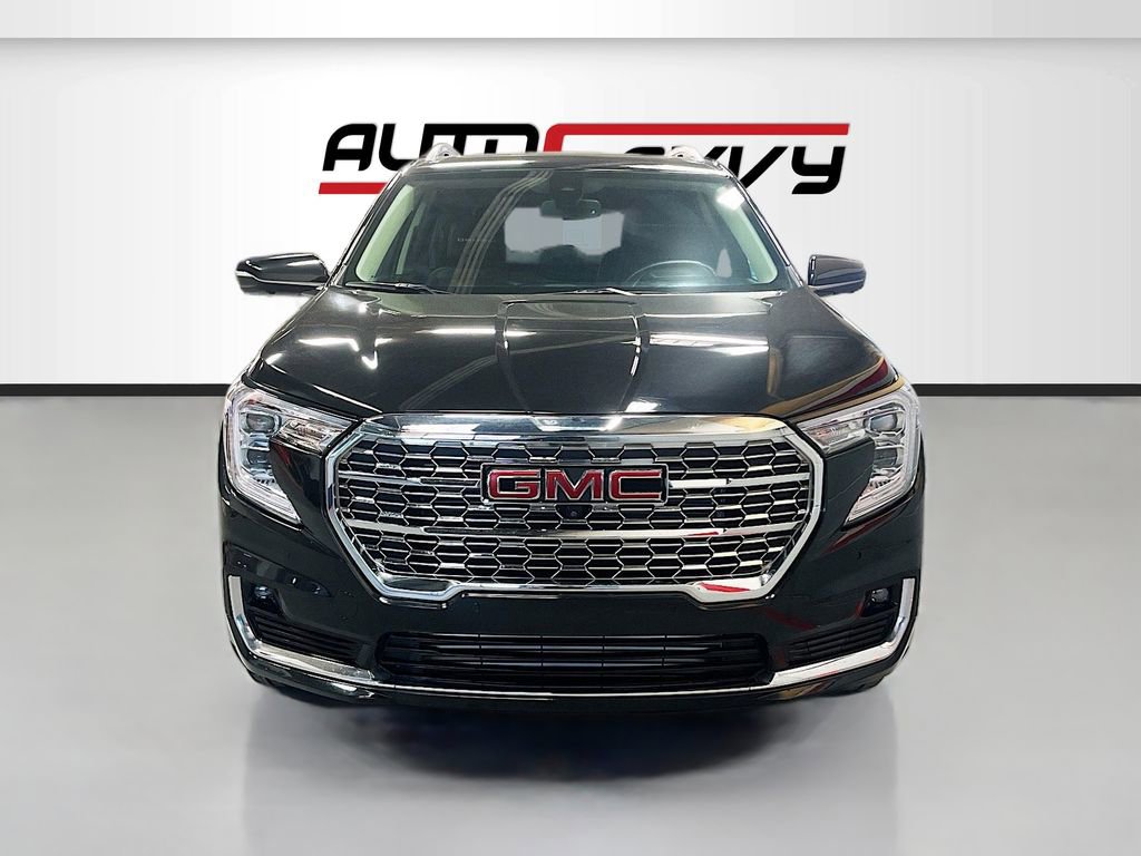Used 2024 GMC Terrain Denali w/ Denali Premium Package image 2
