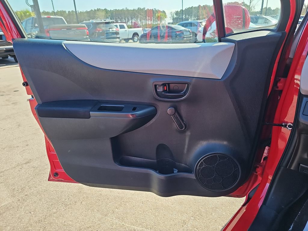 Used 2012 Toyota Yaris L image 26