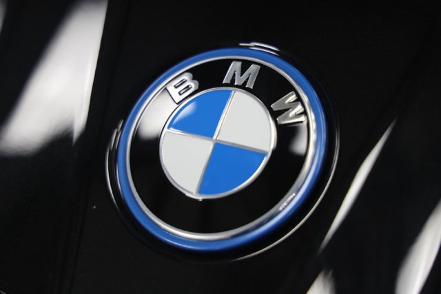 Used 2024 BMW i5 eDrive40i w/ Premium Package RWD image 4