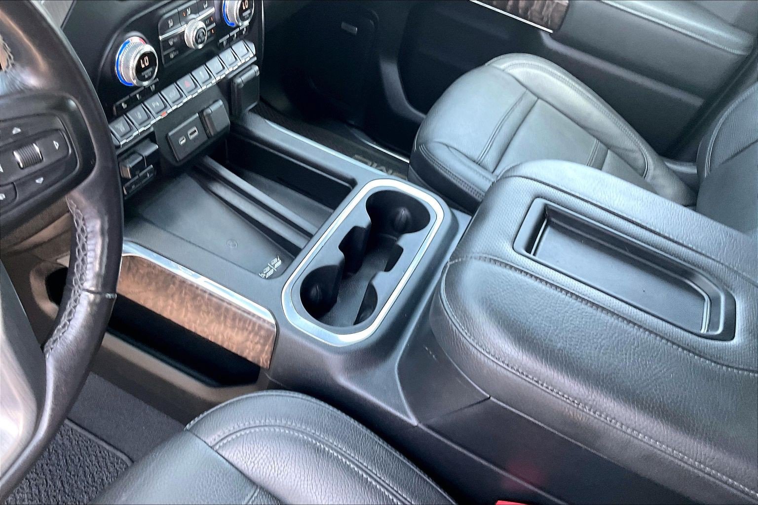 Used 2021 GMC Sierra 3500 Denali w/ Denali Ultimate Package AWD/4WD image 16