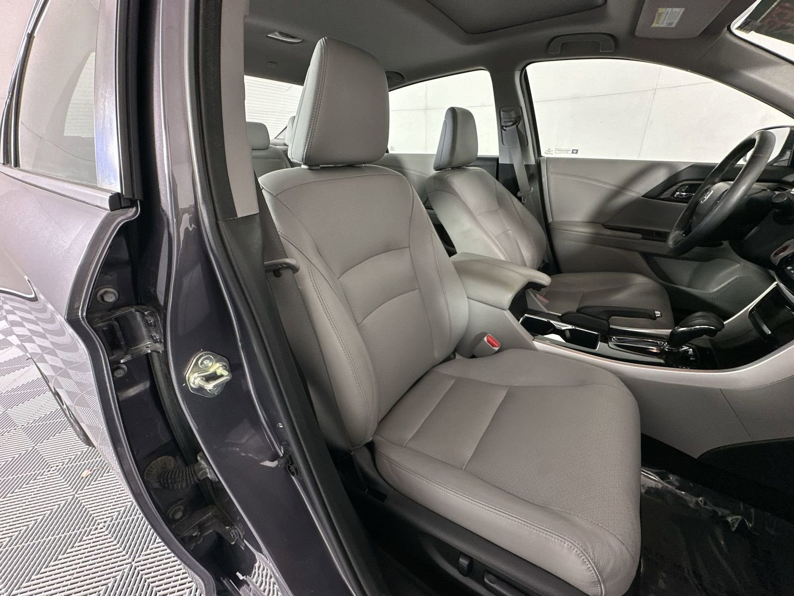 Used 2017 Honda Accord EX-L image 27