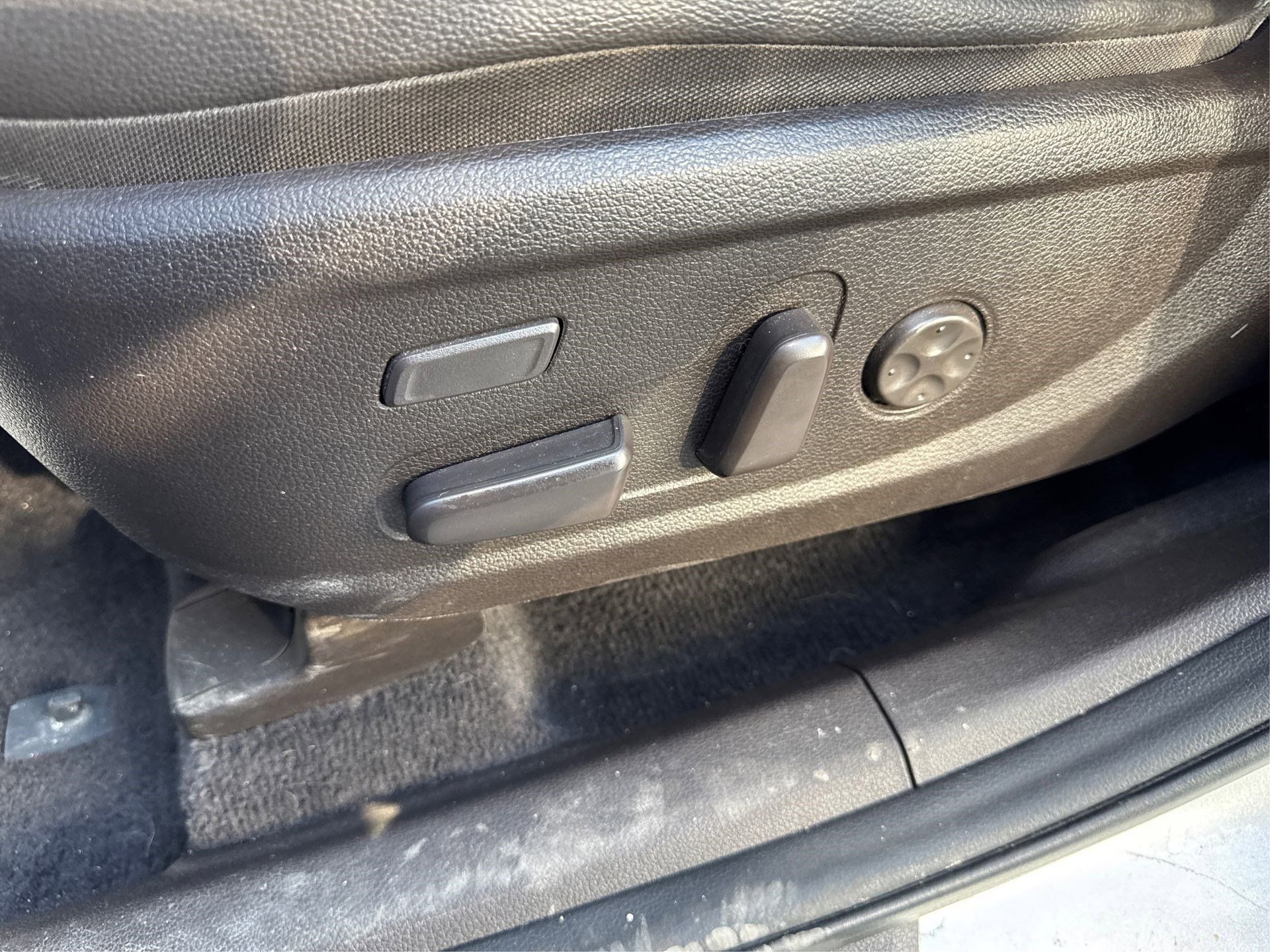 Used 2019 Hyundai Santa Fe AWD image 24