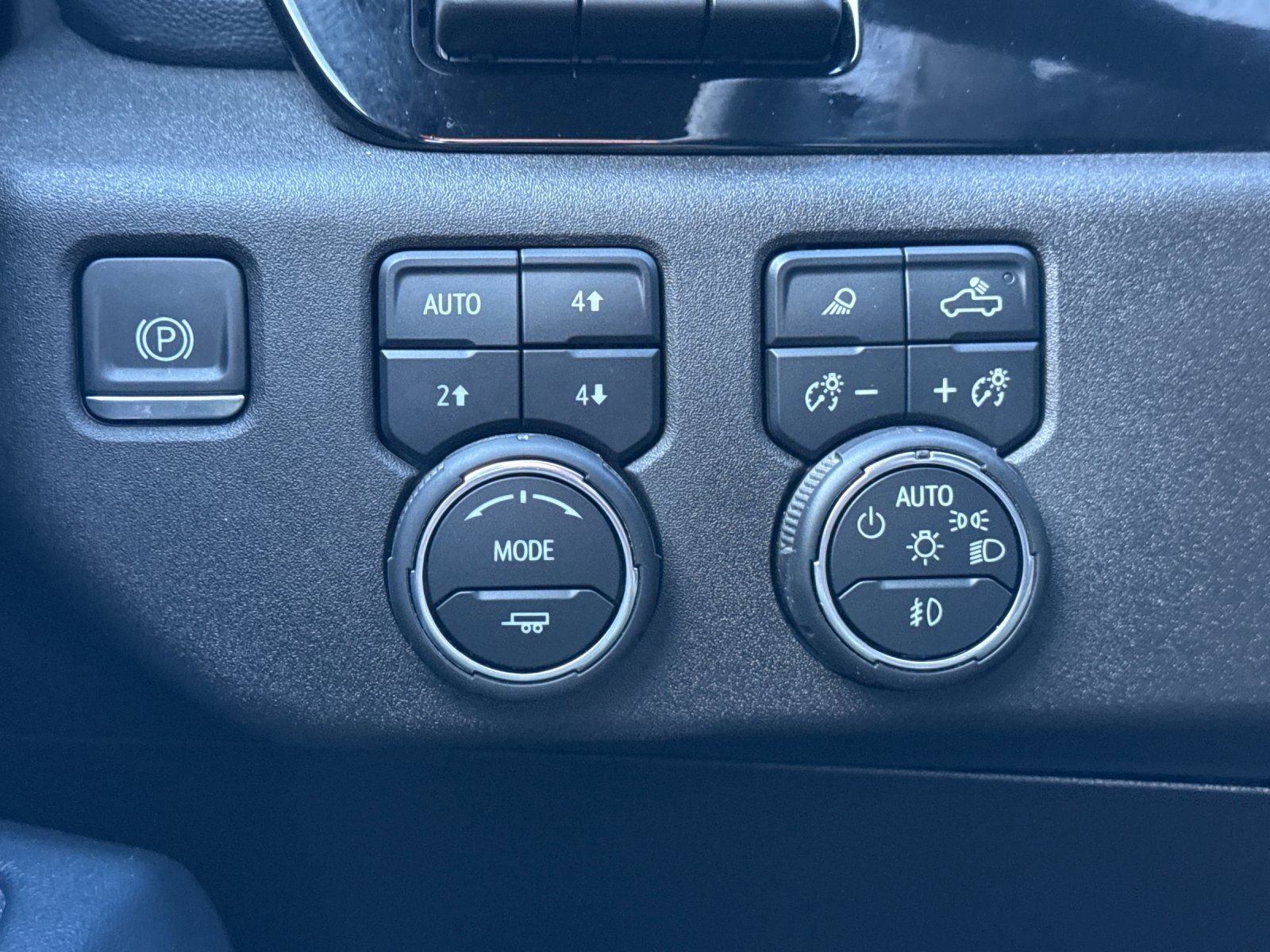 Used 2024 Chevrolet Silverado 1500 High Country w/ Technology Package image 32